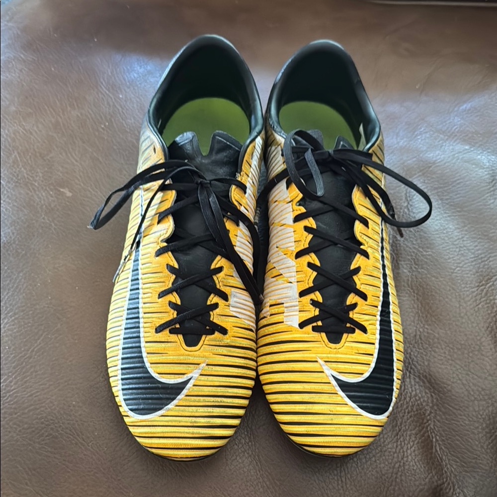 Nike Veloce 3 Fg Cleats - Black and Yellow - Men’s size 7